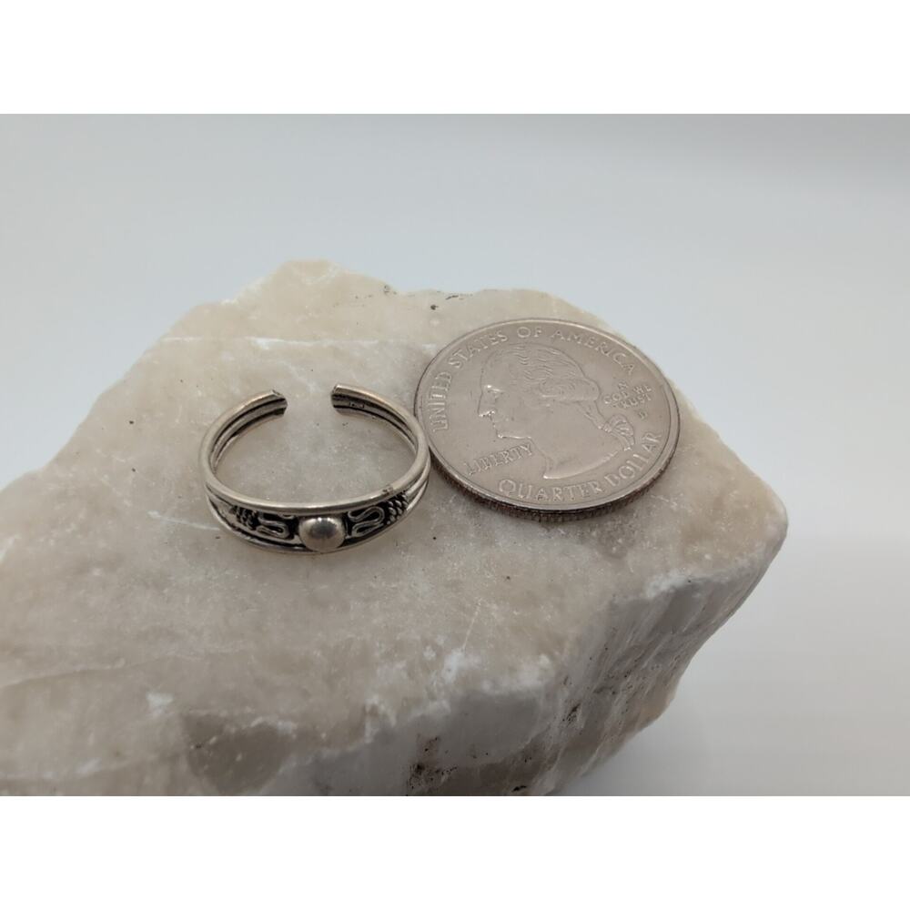 Adjustable 925 Sterling Silver Scroll Middle Ball Toe Ring - Picture 3 of 9